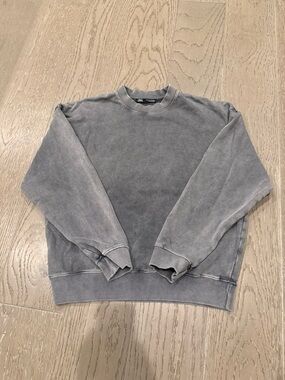 Zara Men’s Washed Light Gray Crewneck Sweatshirt